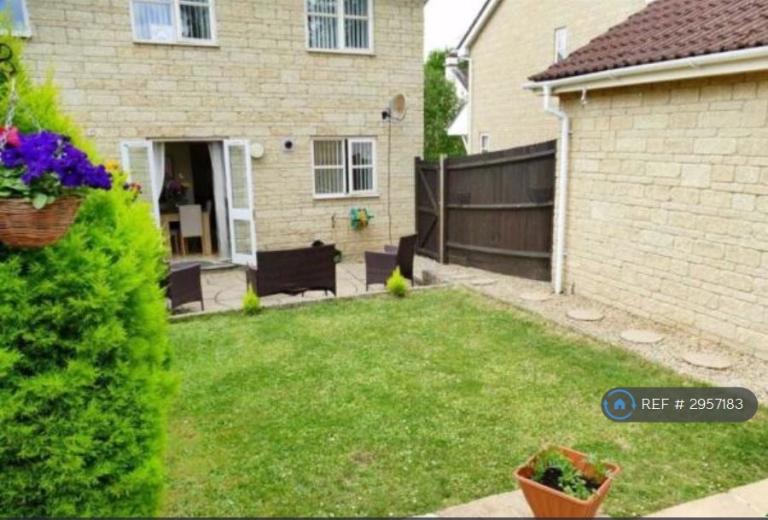 House Meadowsweet Drive in Calne
