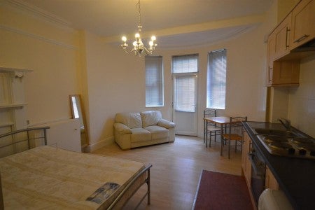 Flat Wokingham Road in Reading