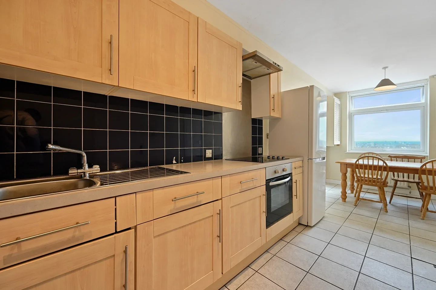 Flat Shepherds Bush Green in Greater London