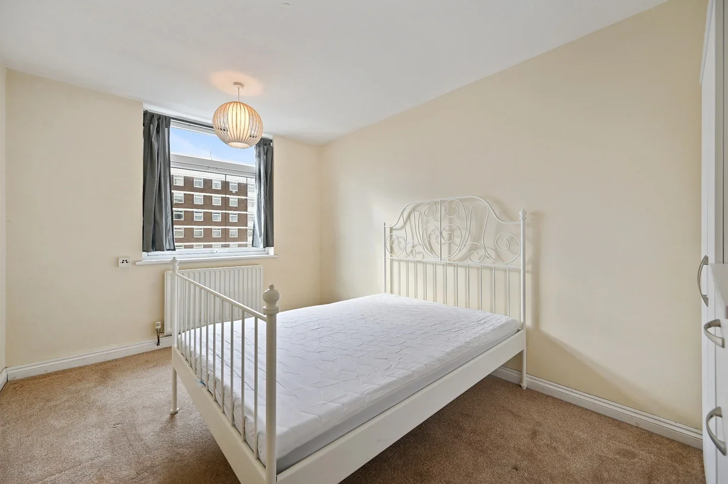 Flat Shepherds Bush Green in Greater London