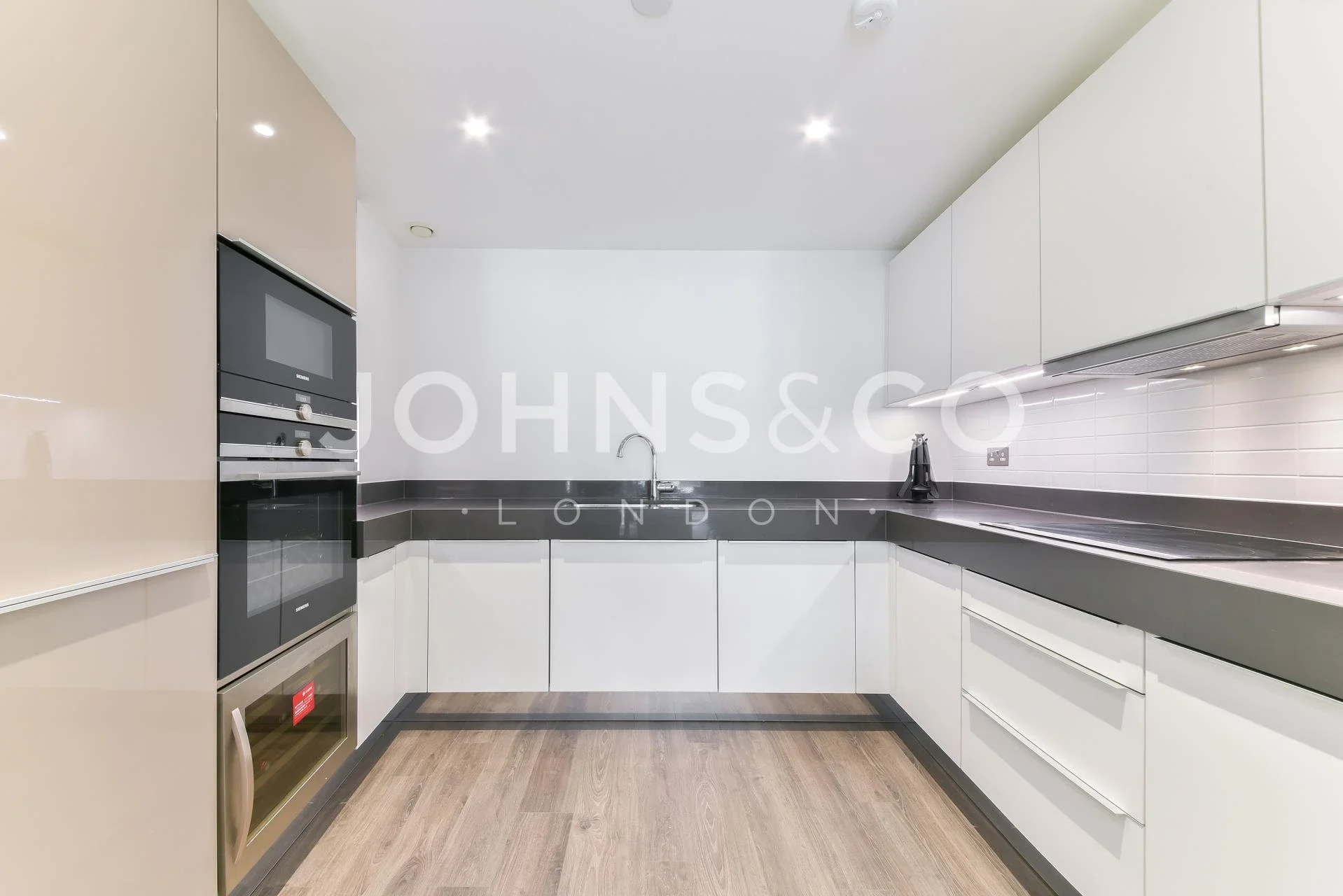 Flat Canter Way in Greater London