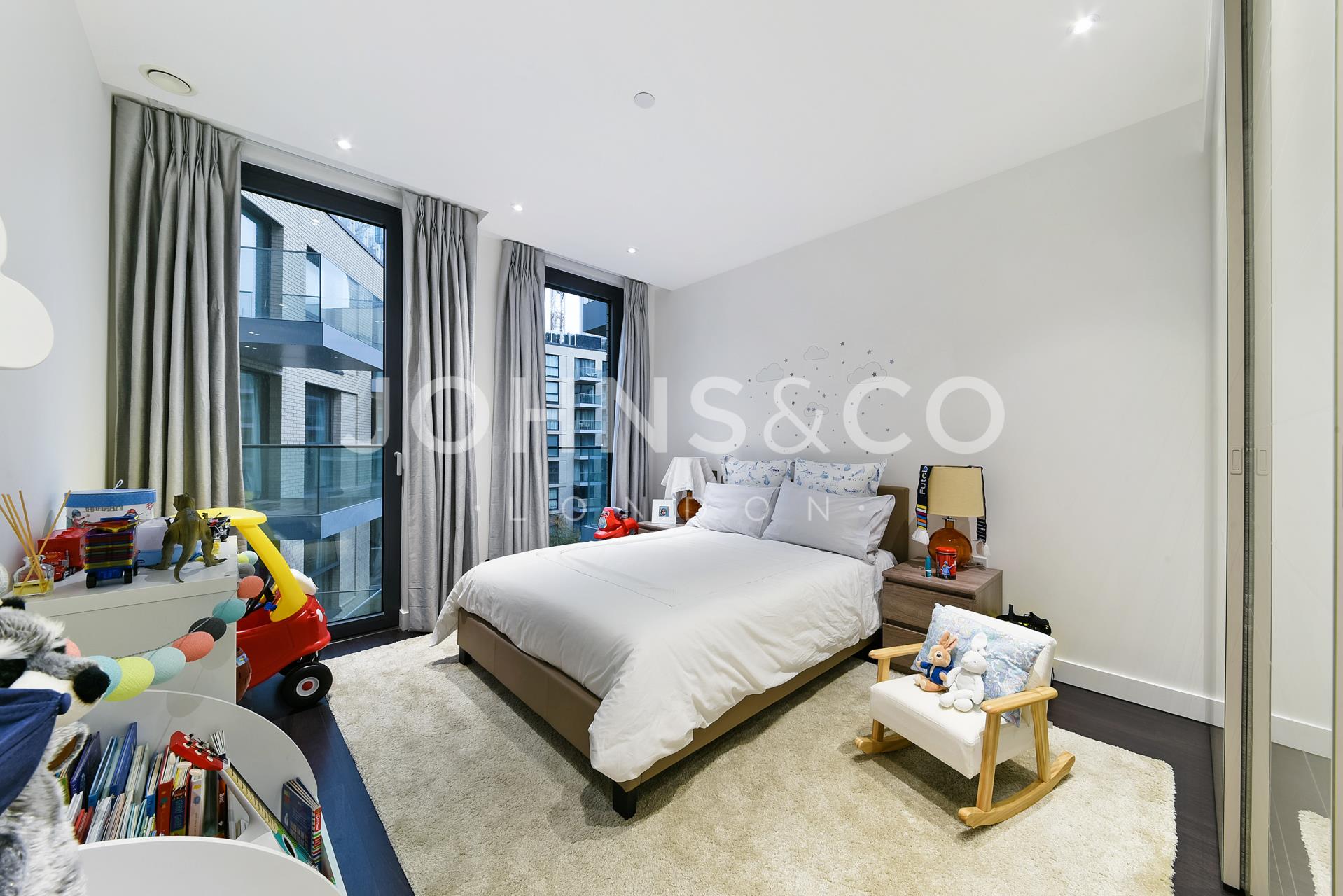 Flat Canter Way in Greater London