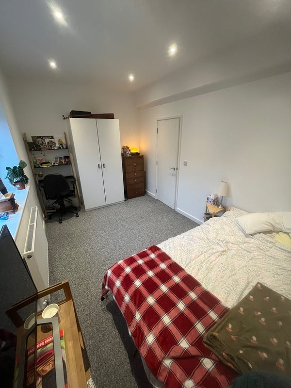 Room Mina Road in Bristol