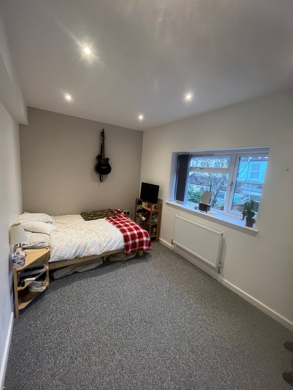 Room Mina Road in Bristol