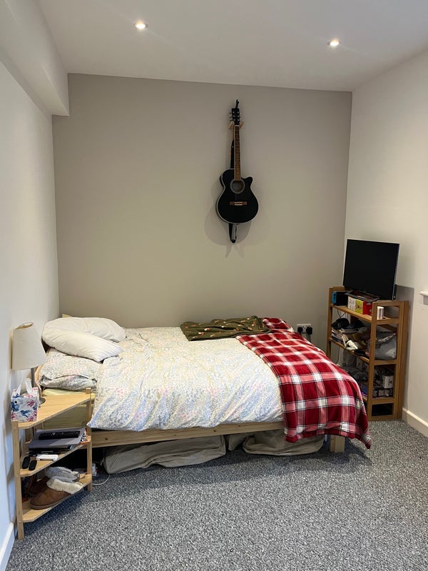 Room Mina Road in Bristol