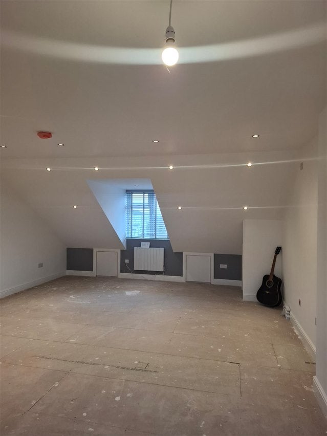 Flat Elmers End Road in Greater London