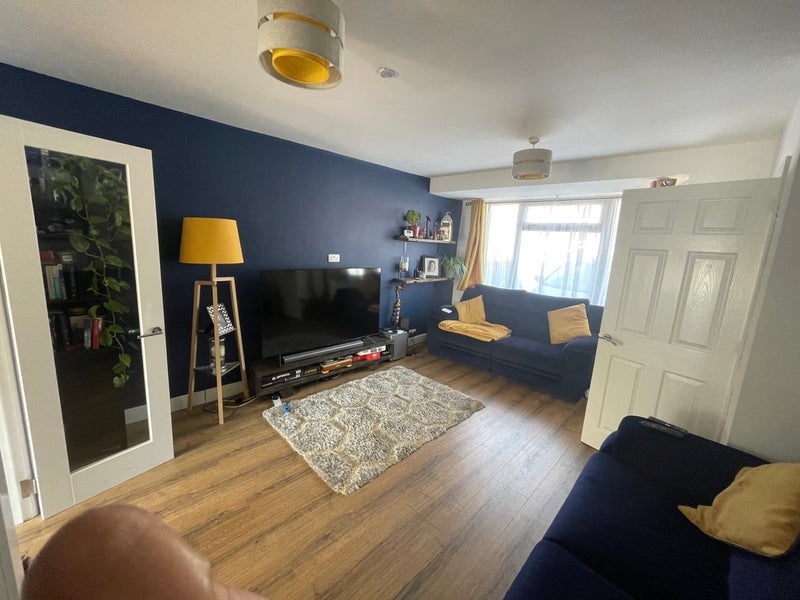 Room Hazeldene Road in Bristol