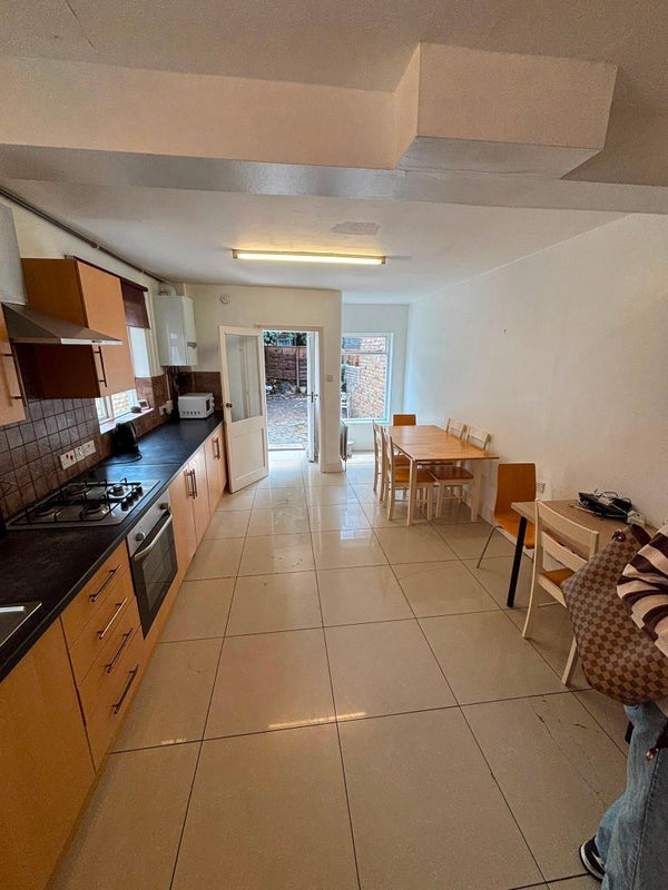 Room Gowan Avenue in Greater London