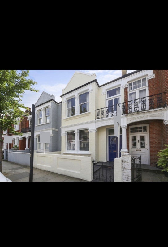 Room Gowan Avenue in Greater London