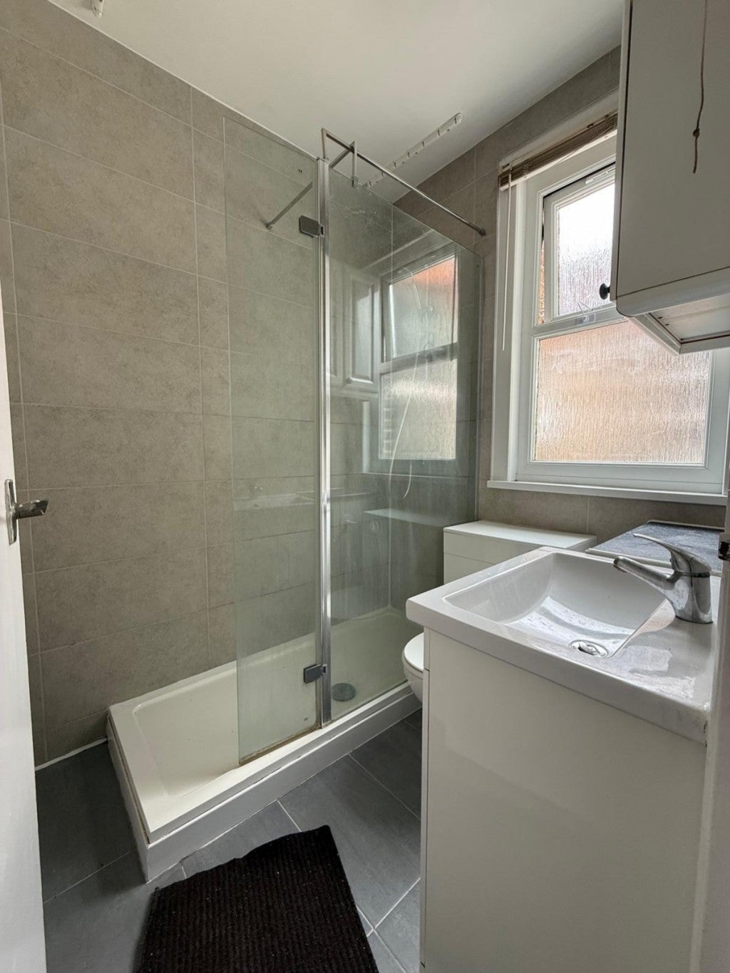 Flat Priory Avenue in Greater London