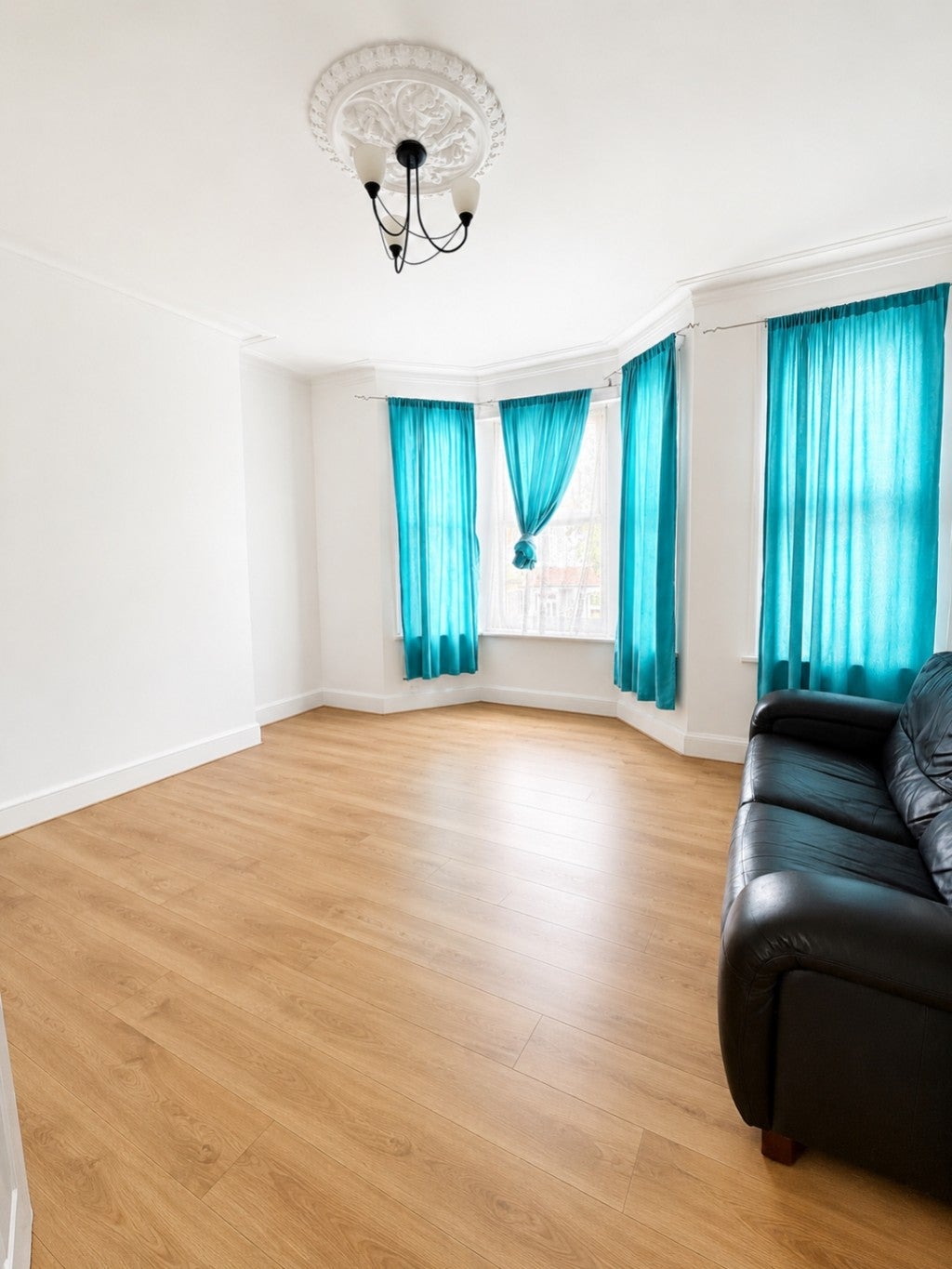 Flat Priory Avenue in Greater London