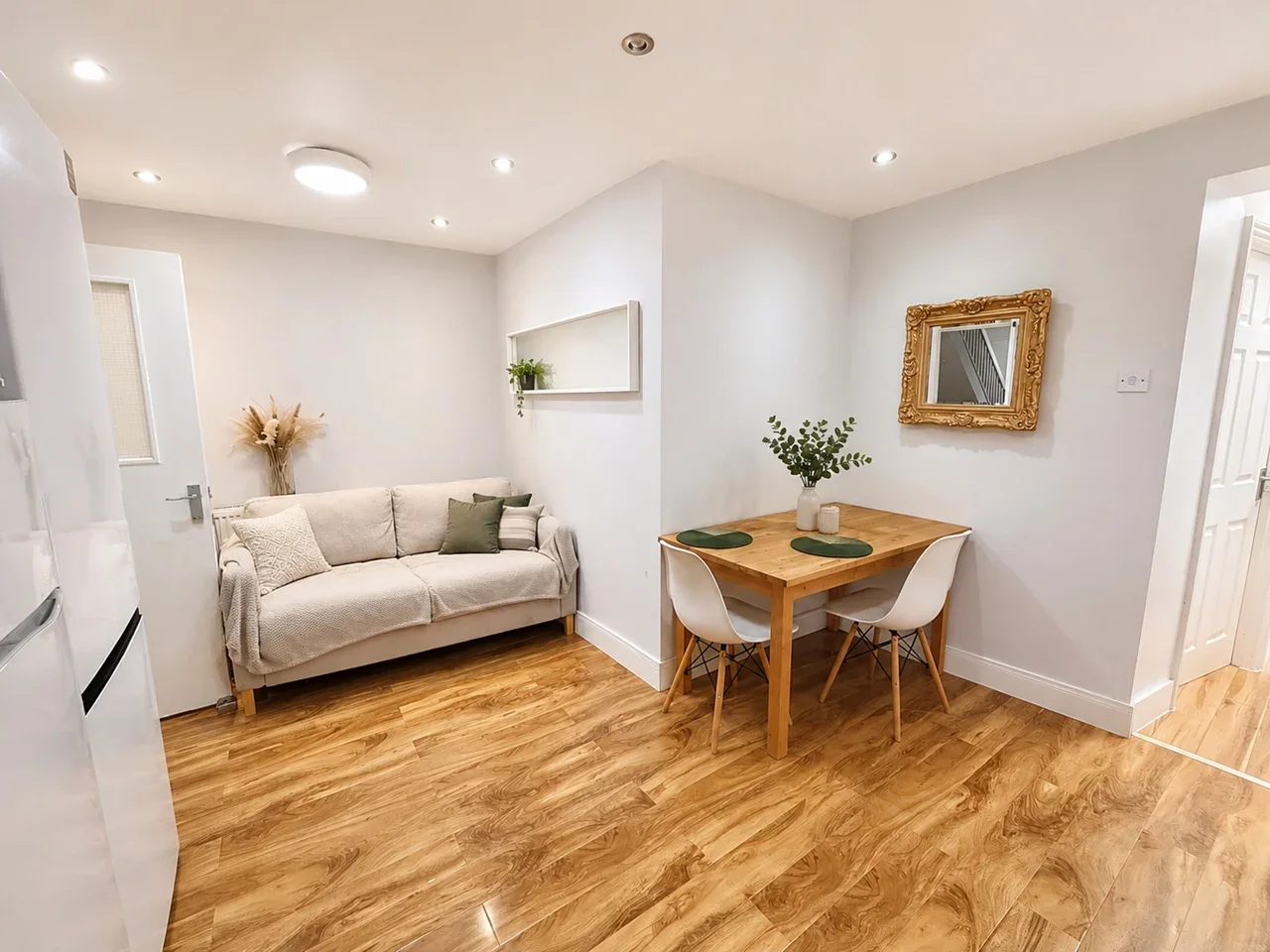 Room Rosher Close in Greater London