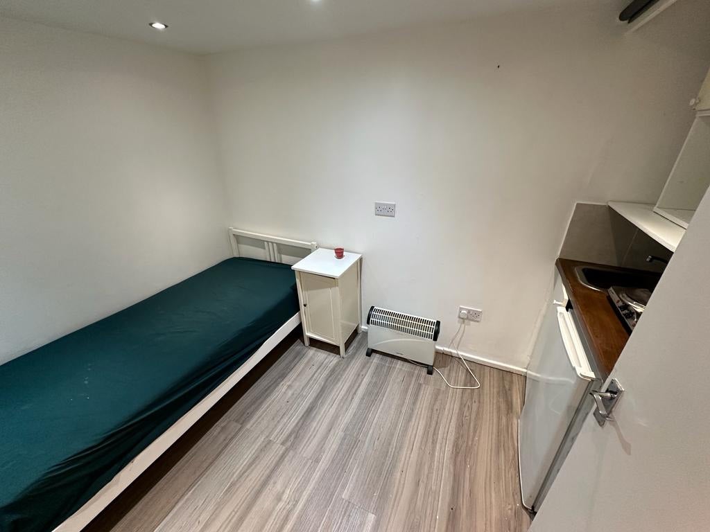 Flat Bennett Road in Greater London