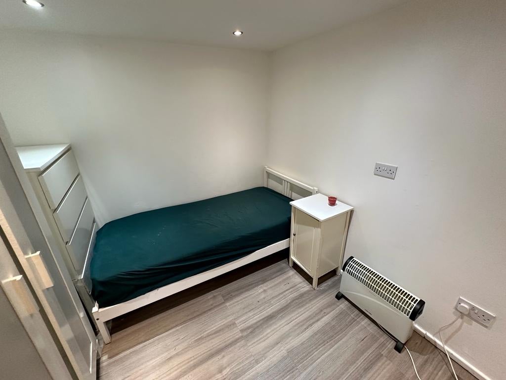 Flat Bennett Road in Greater London