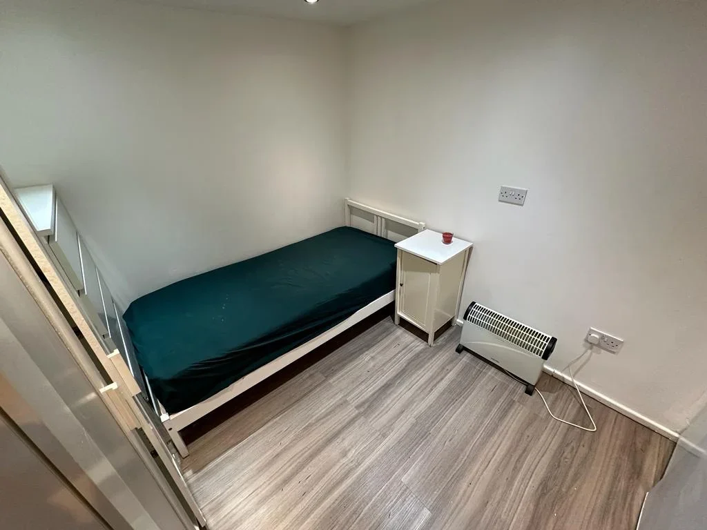 Flat Bennett Road in Greater London