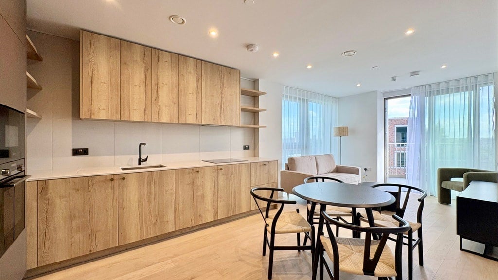 Flat Bodley Way in Greater London