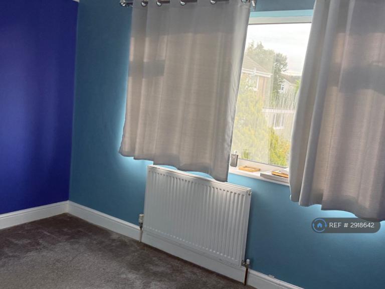 Room Woodland Road in Nailsea