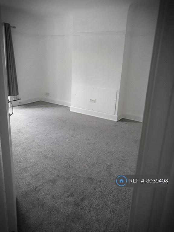 Flat Osterley Court in Greater London
