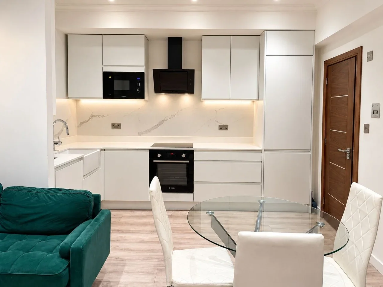 Flat Clapham Road in Greater London