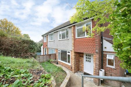 House Deeds Grove in High Wycombe