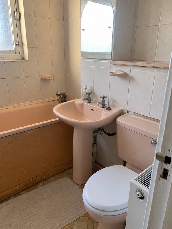 Room East Hill in Greater London