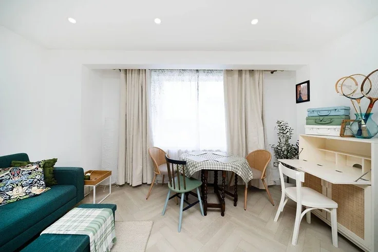 Flat Heyford Avenue in Greater London