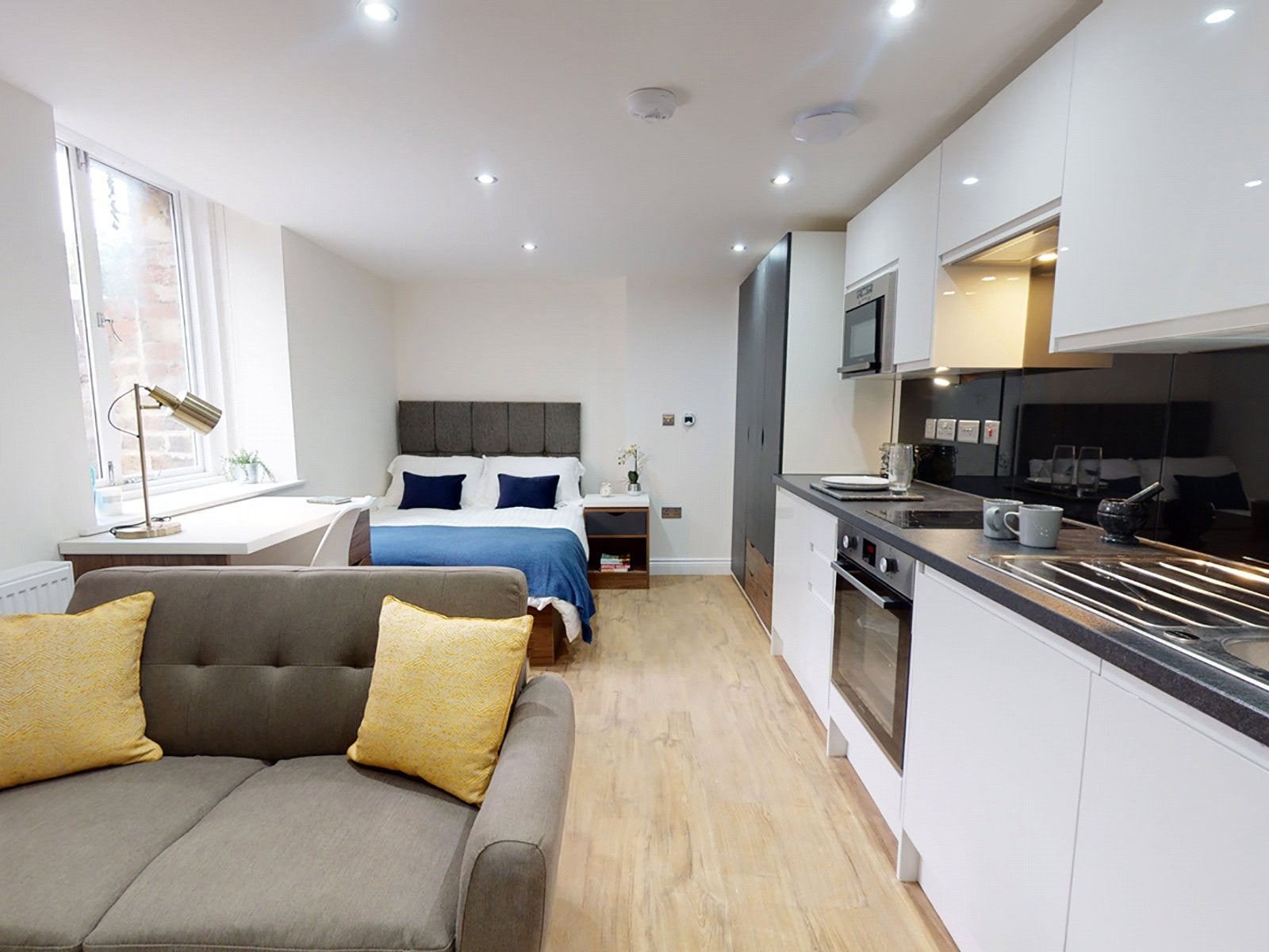 Flat Clarendon Road in Leeds