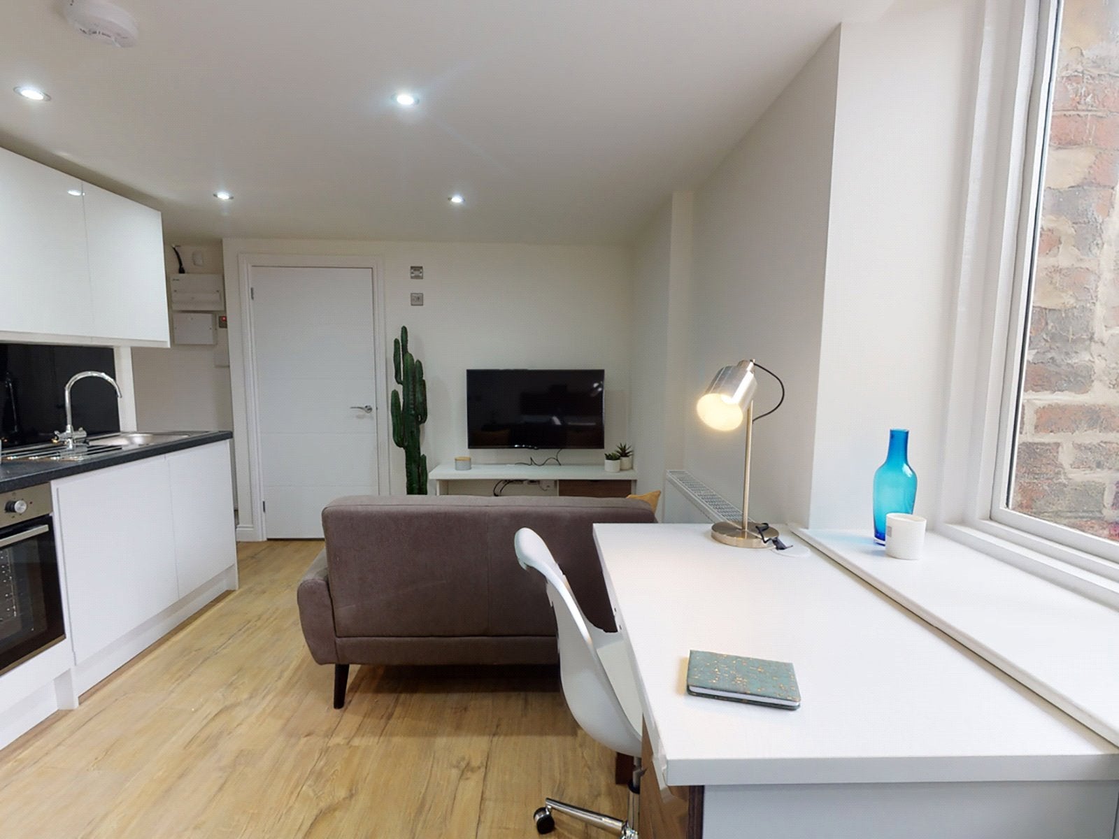 Flat Clarendon Road in Leeds