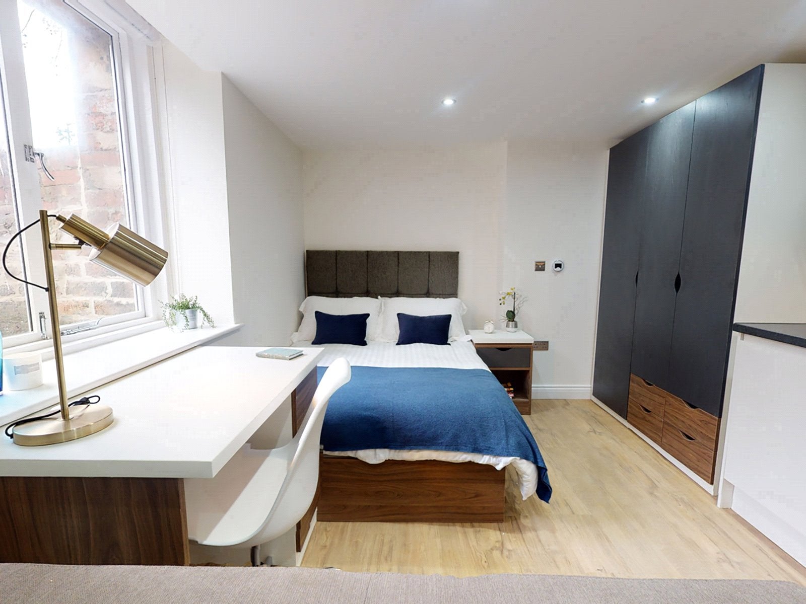 Flat Clarendon Road in Leeds