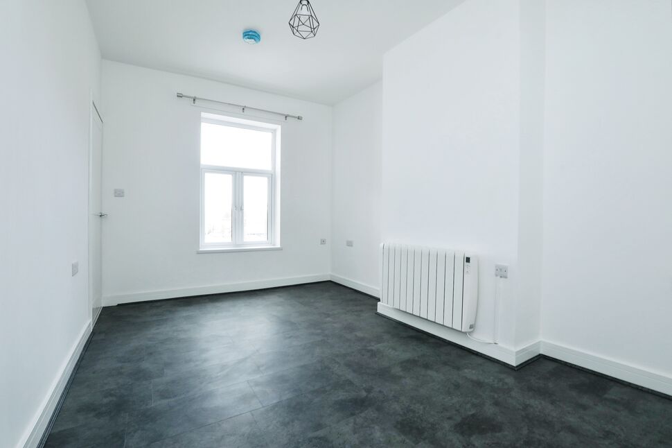 Flat Laughton Road in Dinnington