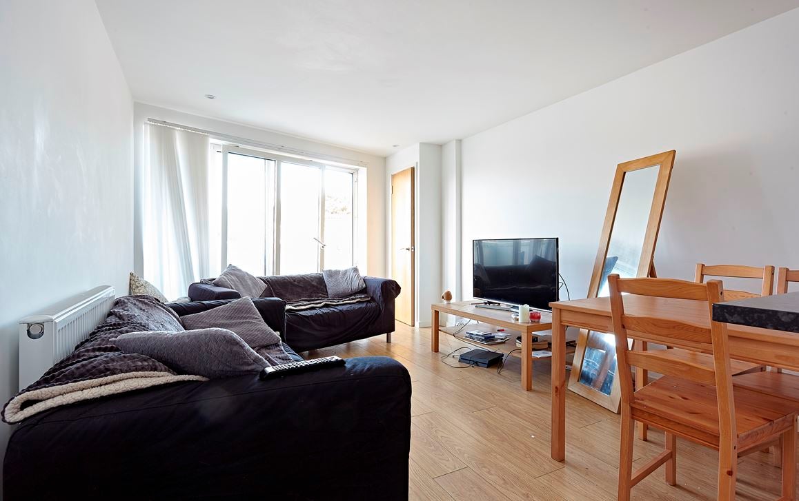 Flat Evesham Walk in Greater London