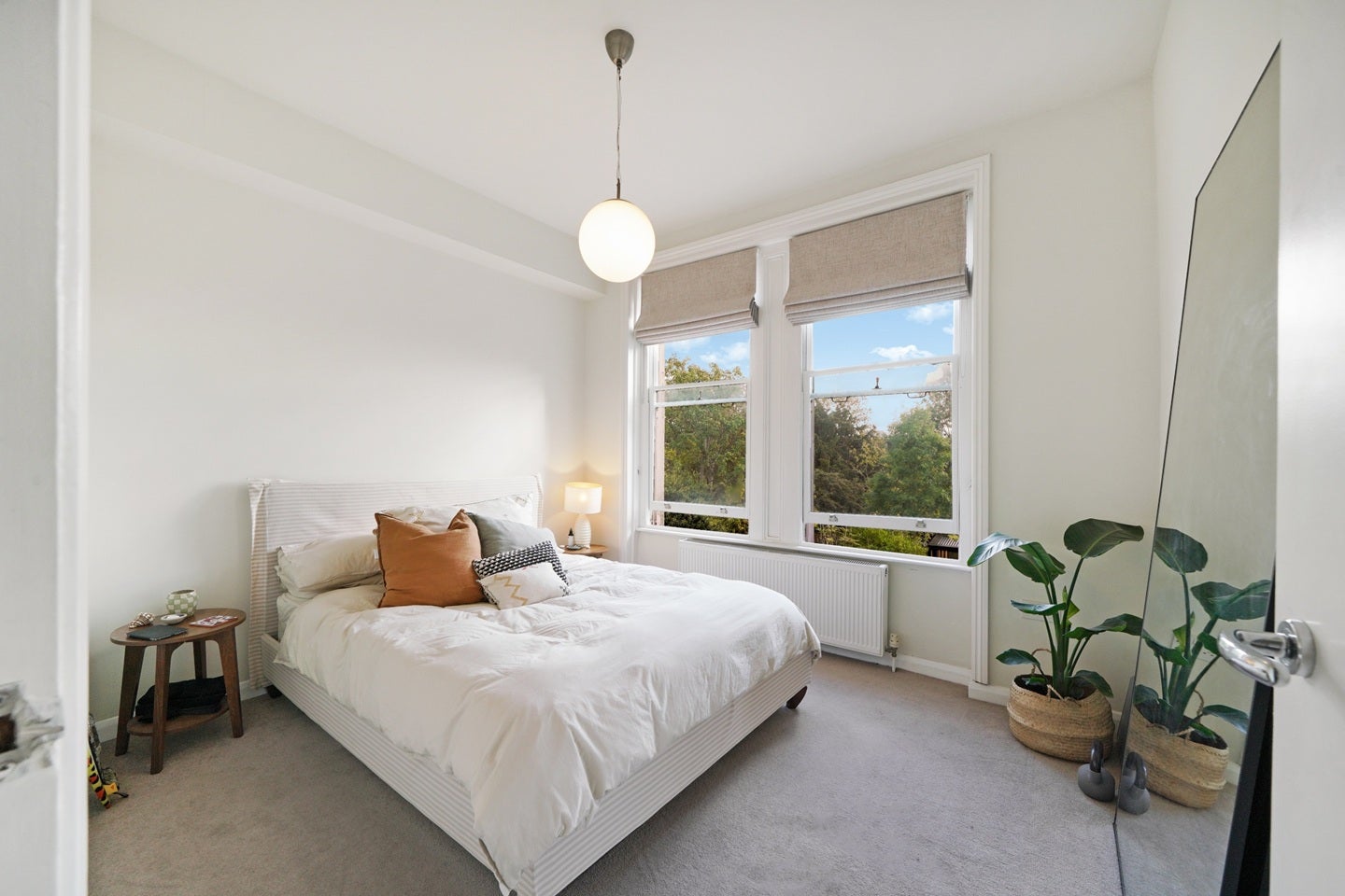 Flat Hillfield Avenue in Greater London