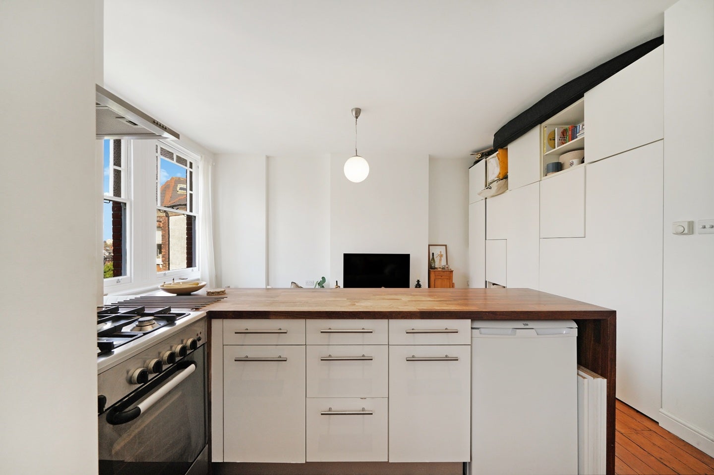Flat Hillfield Avenue in Greater London
