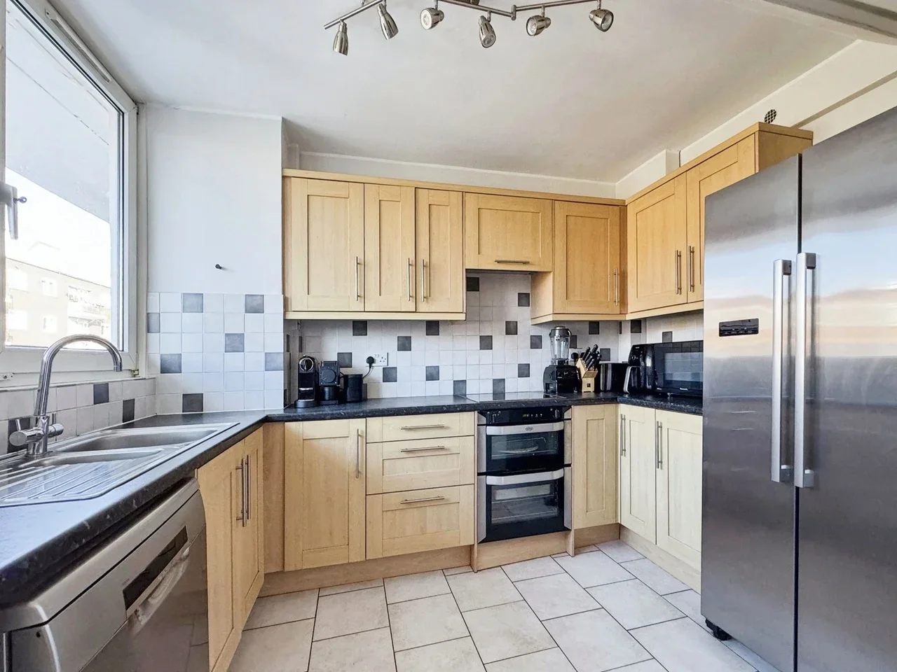 Flat Deeley Road in Greater London