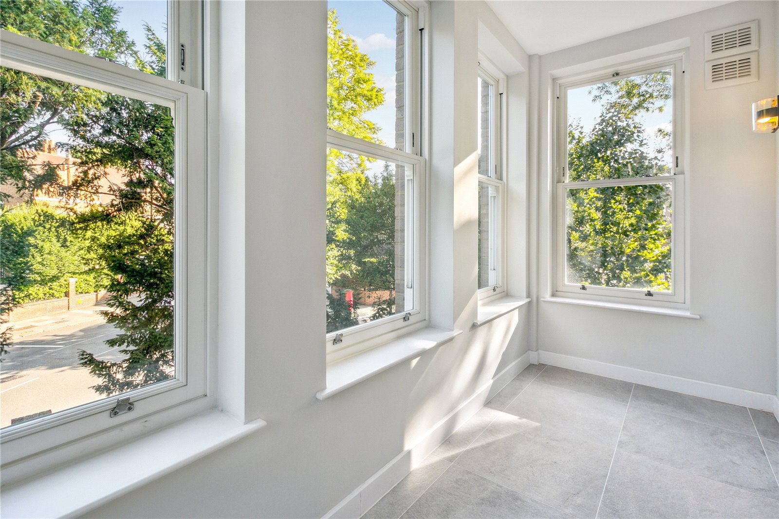 Flat Burlington Gardens in Greater London