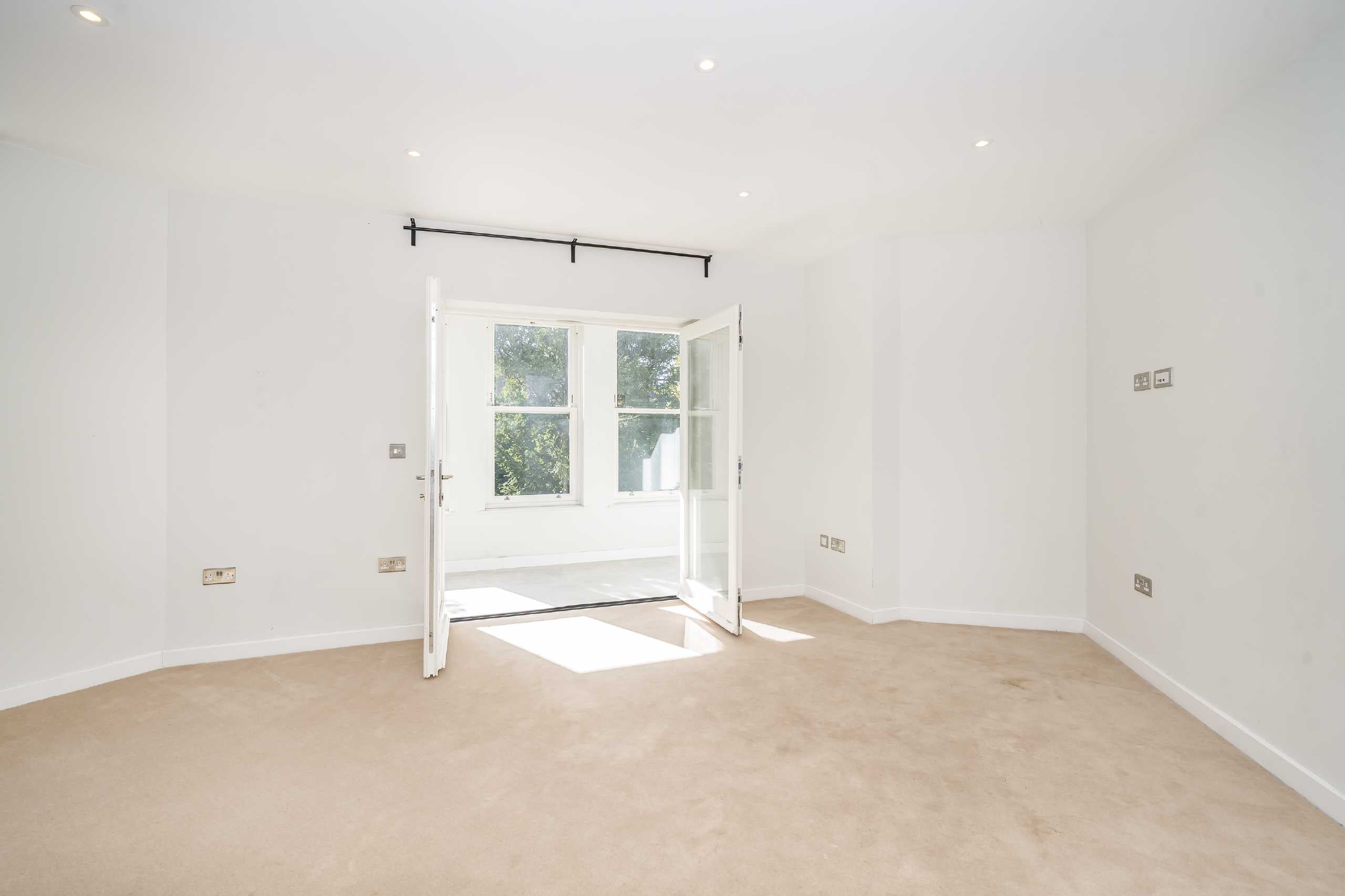 Flat Burlington Gardens in Greater London