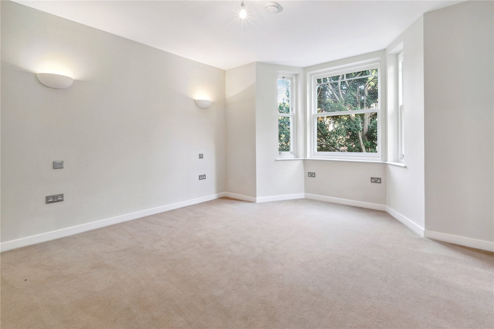 Flat Burlington Gardens in Greater London