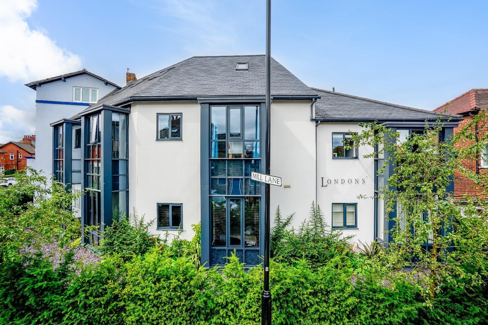 Flat Hawthorn Grove in York