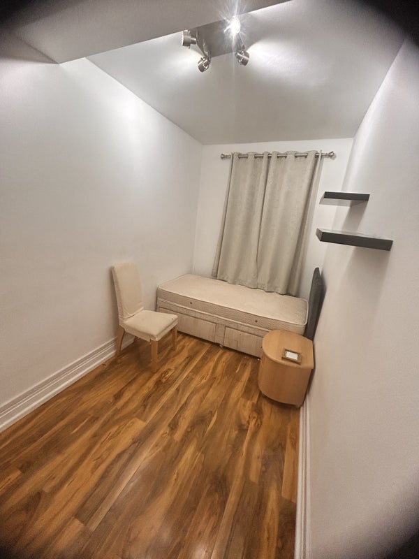Room Well Hall Road in Greater London