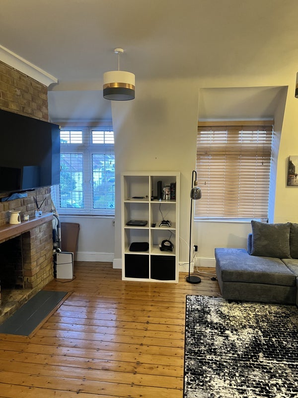 Room Pendragon Road in Greater London