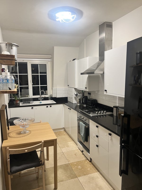 Room Pendragon Road in Greater London