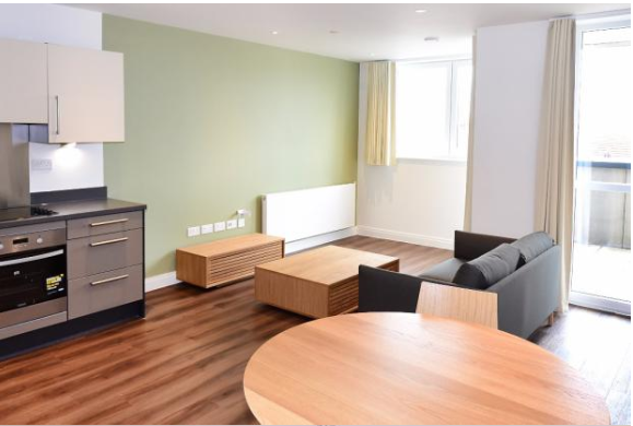Flat Blyth Road in Greater London