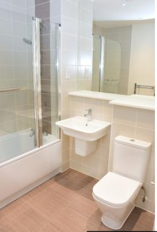 Flat Blyth Road in Greater London