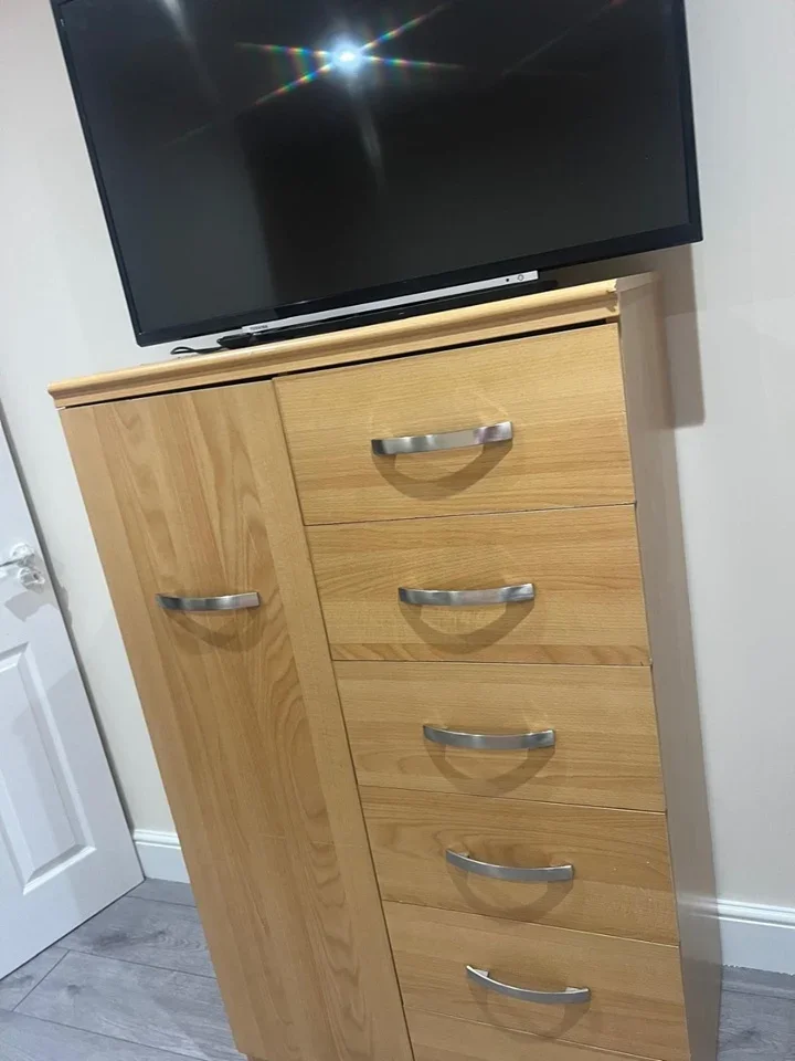 Flat Russet Close in Staines-Upon-Thames