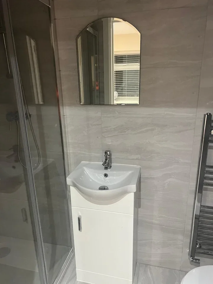 Flat Russet Close in Staines-Upon-Thames