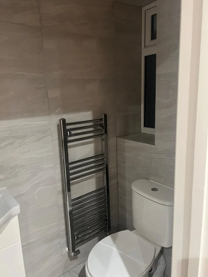 Flat Russet Close in Staines-Upon-Thames