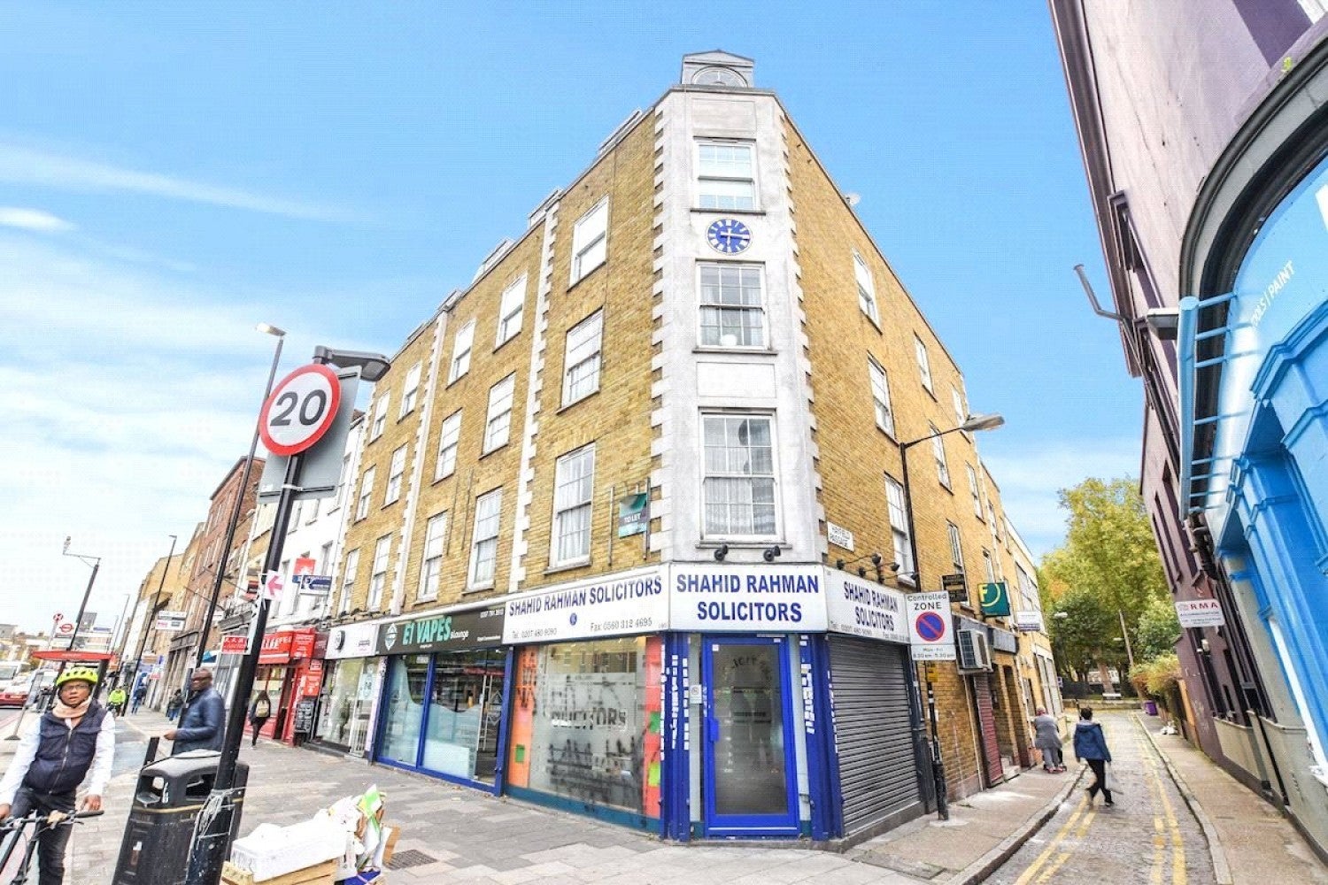 Flat Hayfield Passage in Greater London