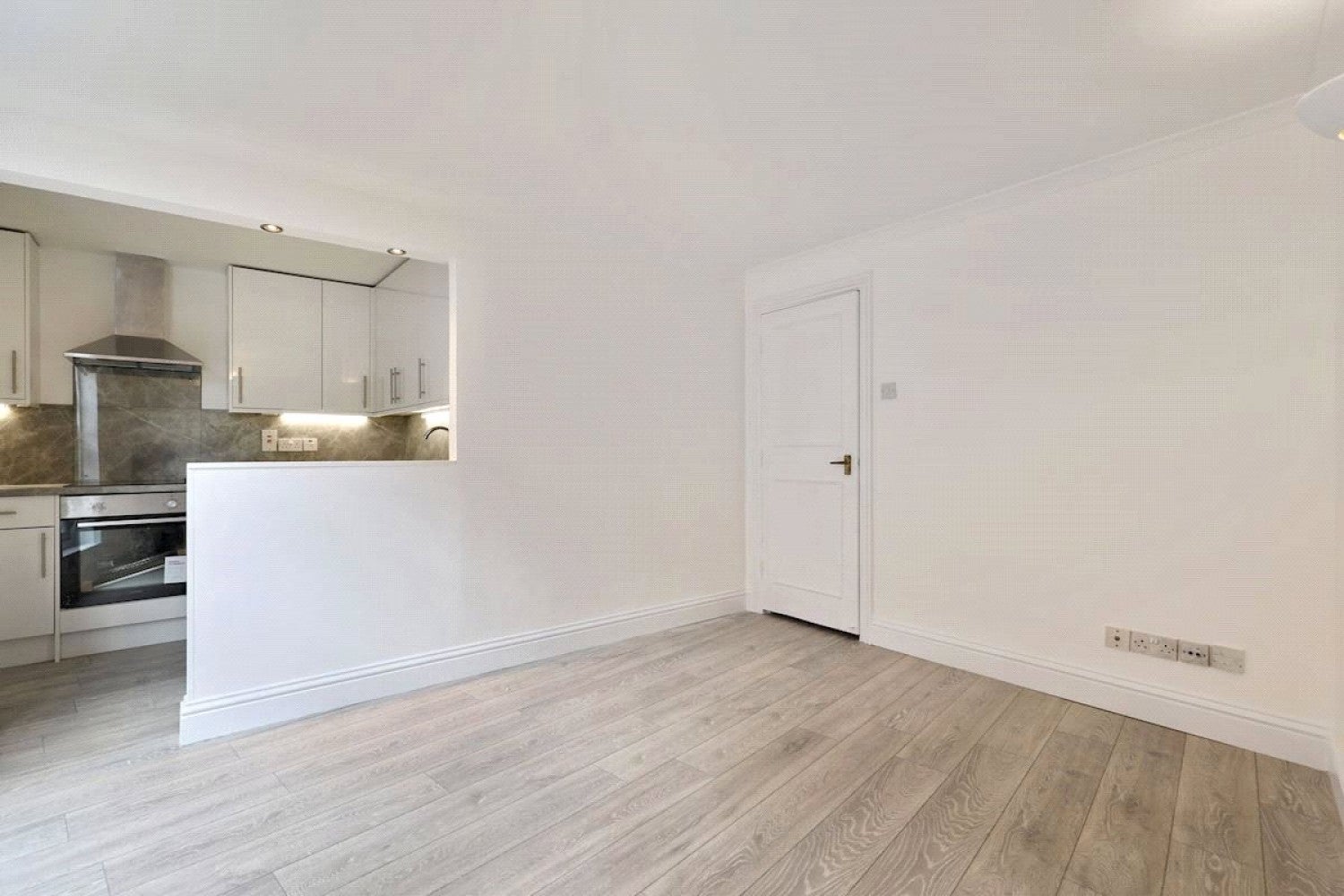 Flat Hayfield Passage in Greater London