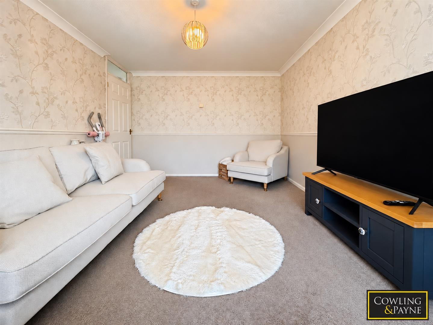 Flat Lenham Way in Basildon