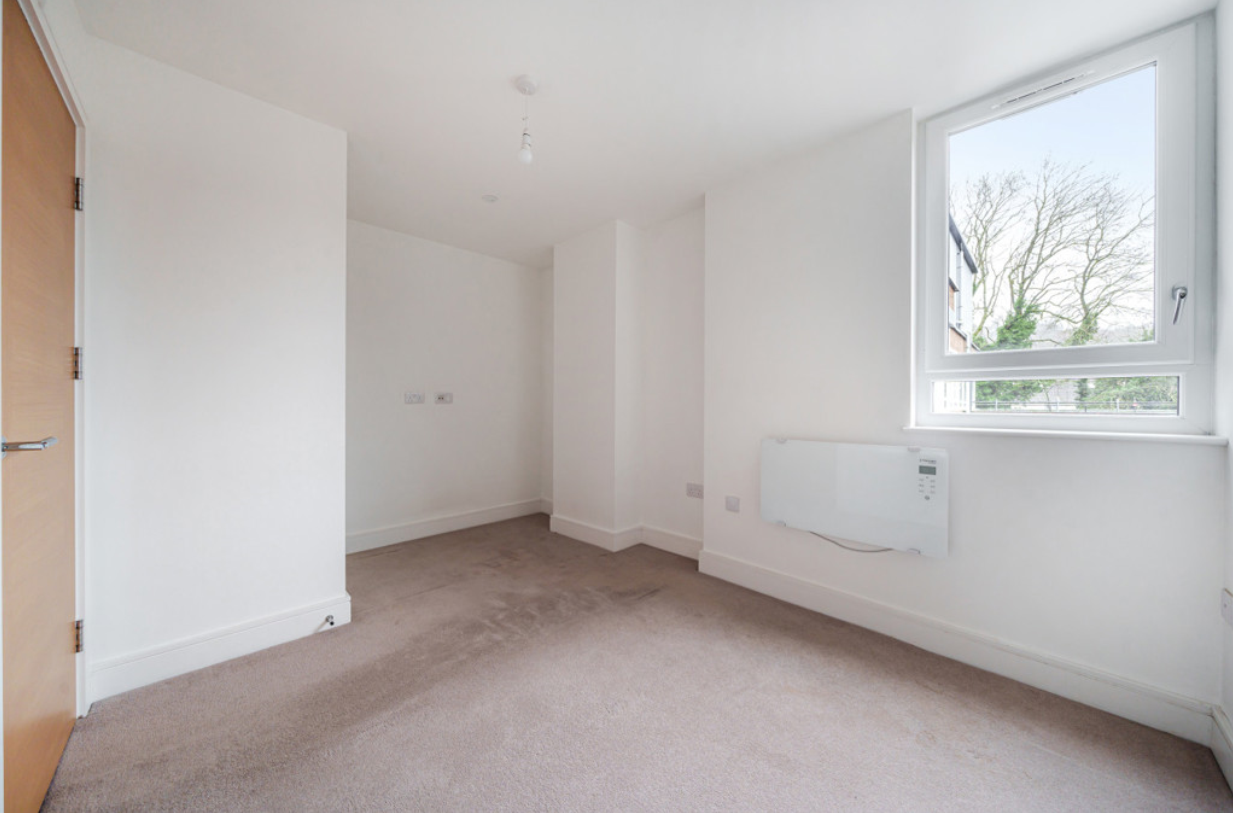 Flat Desborough Road in High Wycombe